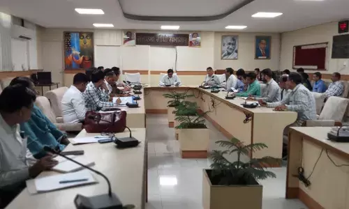 निर्वाचन कार्य में किसी भी प्रकार की लापरवाही बर्दाश्त नहीं की जायेगी: जिलाधिकारी