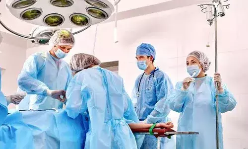 बिना ऑपरेशन के ही बुजुर्ग महिला को अस्पताल से छुट्टी, वृद्ध की बेटियों ने लगाया ये आरोप