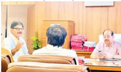 जेवर विधायक ने लोगों के साथ की बैठक, किसानों के मुद्दों को सुलझाने की मांग जेवर विधायक ने लोगों के साथ की बैठक, किसानों के मुद्दों को सुलझाने की मांग