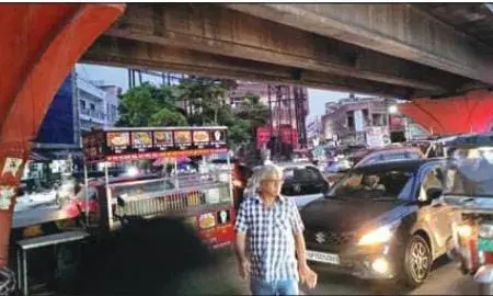 नगर निगम की पार्किंग के विरोध में महंत नारायण गिरी ने दी आंदोलन की चेतावनी