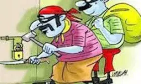 ताला तोड़कर चोरी करने वाले दो चोर को आसपास के लोगों ने की पिटाई, पुलिस को सौंपा ताला तोड़कर चोरी करने वाले दो चोर को आसपास के लोगों ने की पिटाई, पुलिस को सौंपा