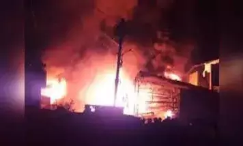 स्टाइल ईमार्केटिंग शू कंपनी के गोदाम में लगी आग, लाखों का माल और मशीनें जलकर नष्ट