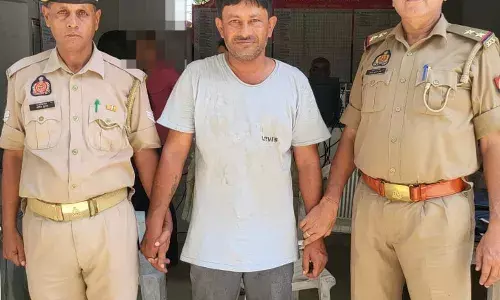 एटीएम में फंसा कार्ड तो नशे में धुत युवक ने मुक्के मारकर तोड़ी मशीन, दो घंटे में पुलिस ने ऐसे किया गिरफ्तार एटीएम में फंसा कार्ड तो नशे में धुत युवक ने मुक्के मारकर तोड़ी मशीन, दो घंटे में पुलिस ने ऐसे किया गिरफ्तार