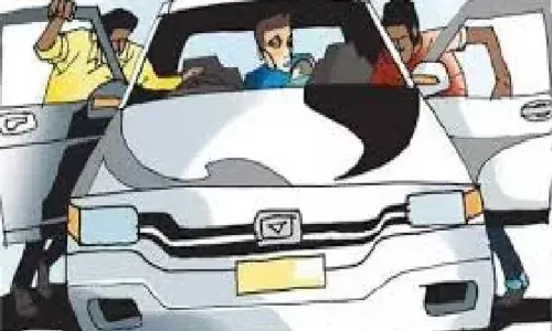 नेशनल हाईवे 9 पर बदमाशों ने ऑडी कार को किया ओवरटेक, गाड़ी में बैठे लोगों को बेरहमी से पिटाई कर लूटी ऑडी और कैश नेशनल हाईवे 9 पर बदमाशों ने ऑडी कार को किया ओवरटेक, गाड़ी में बैठे लोगों को बेरहमी से पिटाई कर लूटी ऑडी और कैश