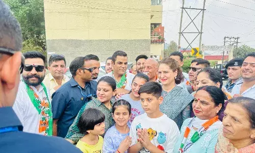 नरेंद्र भारद्वाज ने प्रियंका गांधी के बाल प्रेम की सराहना की, कहा- इंदिरा गांधी की दिखती है झलक