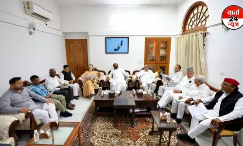 मल्लिकार्जुन खरगे ने किया दावा इंडिया गठबंधन को 295+ सीट आएगी, एग्जिट पोल की चर्चा में लेंगे भाग मल्लिकार्जुन खरगे ने किया दावा इंडिया गठबंधन को 295+ सीट आएगी, एग्जिट पोल की चर्चा में लेंगे भाग