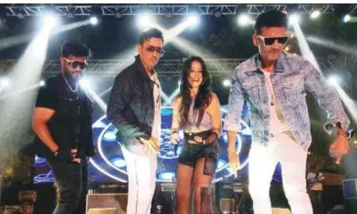 आरकेजीआईटी के सेलिब्रिटी नाइट में मीत ब्रदर्स के गीतों पर झूमते रहे छात्र-छात्राएं आरकेजीआईटी के सेलिब्रिटी नाइट में मीत ब्रदर्स के गीतों पर झूमते रहे छात्र-छात्राएं