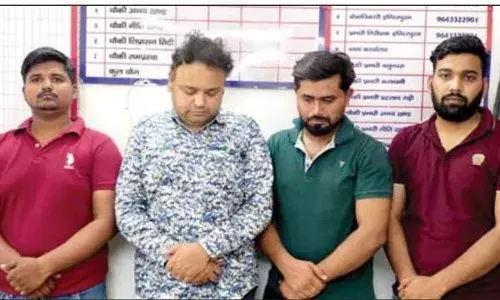 ओयो होटल में चल रहा था देह व्यापार, छापेमारी में चार लोग गिरफ्तार ओयो होटल में चल रहा था देह व्यापार, छापेमारी में चार लोग गिरफ्तार