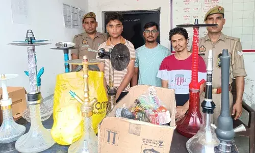 ऑटो मोबाइल शोरूम के ऊपर युवती चला रही थी हुक्का बार, पुलिस पहुंची तो जाने क्या हुआ?
