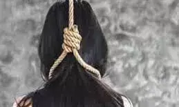 इंदिरापुरम के ज्ञानखंड में 12वीं की छात्रा पंखे से लटकी, जाने किस डिप्रेशन में उसने उठाया यह कदम इंदिरापुरम के ज्ञानखंड में 12वीं की छात्रा पंखे से लटकी, जाने किस डिप्रेशन में उसने उठाया यह कदम
