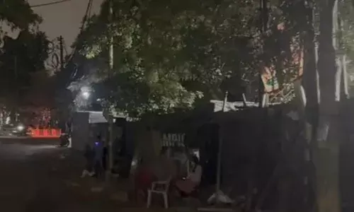 देर रात हो रहे अवैध झुग्गी निर्माण को एसएचओ इंदिरापुरम ने रोका देर रात हो रहे अवैध झुग्गी निर्माण को एसएचओ इंदिरापुरम ने रोका