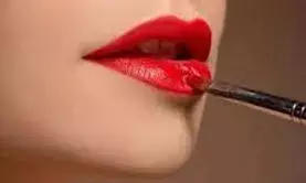 शादी में युवती ने खाया धोखा, पति रात को लगाता है लिपस्टिक-नेल पॉलिश