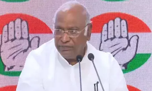 हम उन राज्यों में अपना प्रदर्शन नहीं दोहरा पाए, जहां हमने पहले सरकार बनाई है- मल्लिकार्जुन खड़गे हम उन राज्यों में अपना प्रदर्शन नहीं दोहरा पाए, जहां हमने पहले सरकार बनाई है- मल्लिकार्जुन खड़गे