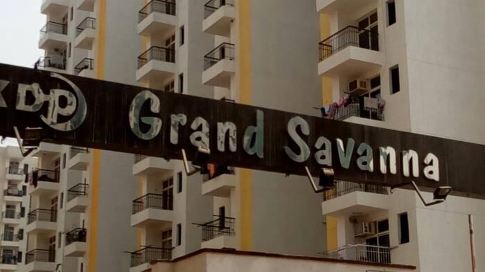 केडीपी ग्रैंड सवाना में मूलभूत सुविधाओं को लेकर जताया रोष