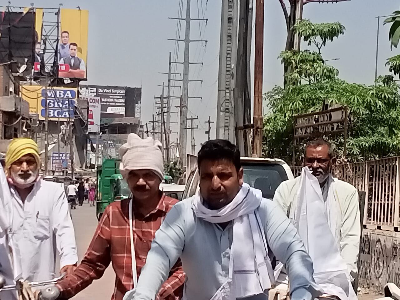 गाजियाबाद में पानी की मांग को लेकर जिलाधिकारी गाजियाबाद को सौंपा ज्ञापन