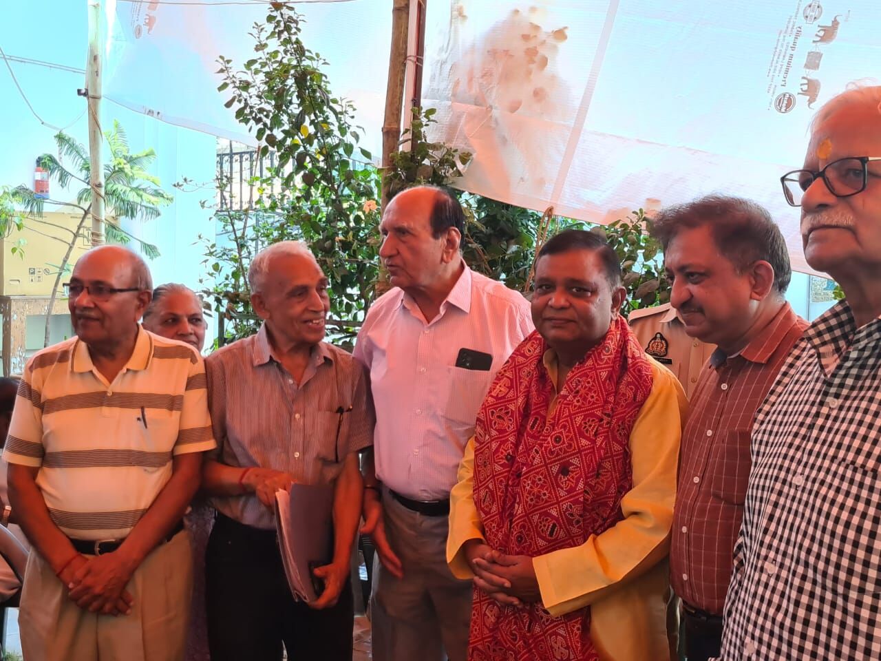 वसुंधरा विकास समिति के प्रतिनिधिमंडल ने टीएचए के मूलभूत मुद्दों को लेकर सांसद को सौंपा ज्ञापन