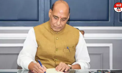 एक्शन में टीम मोदी, पदभार संभालने के बाद रक्षा मंत्री राजनाथ सिंह ने कहा-देश की सुरक्षा और सशक्त होगी एक्शन में टीम मोदी, पदभार संभालने के बाद रक्षा मंत्री राजनाथ सिंह ने कहा-देश की सुरक्षा और सशक्त होगी