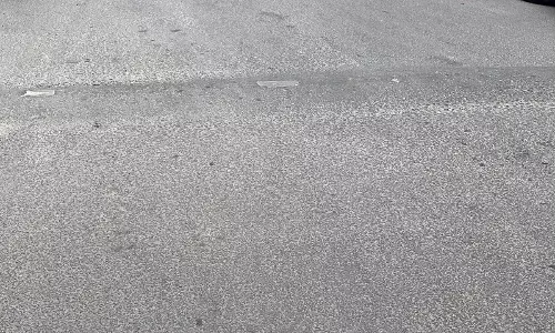 वसुंधरा और इंदिरापुरम में हादसे बढ़ा रहे बिना पेंट के स्पीड ब्रेकर