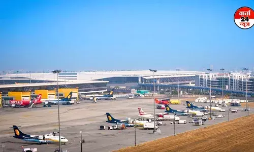 देश के 41 हवाईअड्डों को बम से उड़ाने की धमकी, सुरक्षा एजेंसियों ने जांच में बताया फर्जी देश के 41 हवाईअड्डों को बम से उड़ाने की धमकी, सुरक्षा एजेंसियों ने जांच में बताया फर्जी