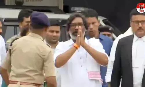 जमीन घोटाला मामले में झारखंड के पूर्व सीएम हेमंत सोरेन हुए जेल से रिहा, कोर्ट को नहीं मिला पुख्ता सबूत जमीन घोटाला मामले में झारखंड के पूर्व सीएम हेमंत सोरेन हुए जेल से रिहा, कोर्ट को नहीं मिला पुख्ता सबूत