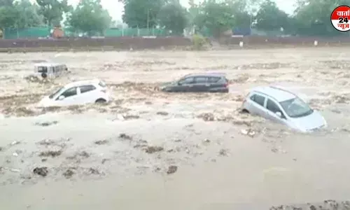 हरिद्वार में हुई बारिश से गंगा नदी का जलस्तर बढ़ा, चार गाड़ियां नदी में बही, उत्तराखंड में मानसून का अलर्ट जारी हरिद्वार में हुई बारिश से गंगा नदी का जलस्तर बढ़ा, चार गाड़ियां नदी में बही, उत्तराखंड में मानसून का अलर्ट जारी