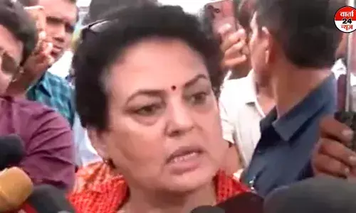 राष्टीय महिला आयोग की प्रमुख रेखा शर्मा हाथरस पहुंची, कहा- बाबा के खिलाफ एफआईआर दर्ज होनी चाहिए