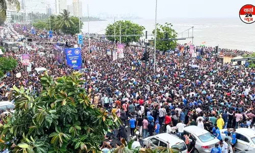 विश्व विजेताओं के सम्मान में मरीन ड्राइव पर उमड़ा जन सैलाब! वानखेड़े स्टेडियम में दिव्य भव्य स्वागत