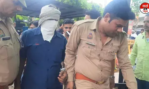 हाथरस कांड के आरोपी देव प्रकाश मधुकर को 14 दिनों की न्यायिक हिरासत में भेजा हाथरस कांड के आरोपी देव प्रकाश मधुकर को 14 दिनों की न्यायिक हिरासत में भेजा