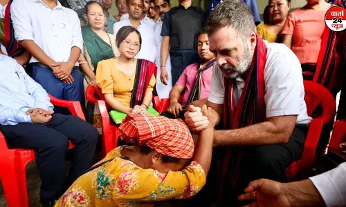राहुल गांधी असम के सिलचर में बाढ़ प्रभावित लोगों से मिले, वहां से पहुंचे मणिपुर,मिल रहे हैं जिरिबाम कैंप में पीड़ितों से राहुल गांधी असम के सिलचर में बाढ़ प्रभावित लोगों से मिले, वहां से पहुंचे मणिपुर,मिल रहे हैं जिरिबाम कैंप में पीड़ितों से