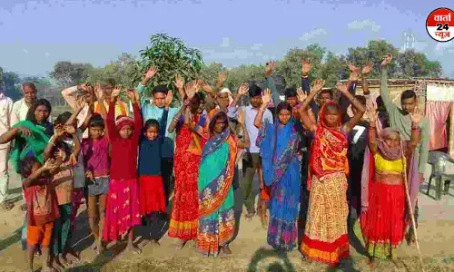 एनडीए के सहयोगी दलों ने भी उठाई बिहार को विशेष राज्य का दर्जा देने की मांग, आर्थिक पैकेज की सख्त जरूरत एनडीए के सहयोगी दलों ने भी उठाई बिहार को विशेष राज्य का दर्जा देने की मांग, आर्थिक पैकेज की सख्त जरूरत