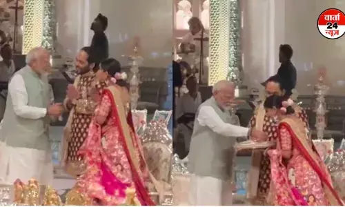 पीएम मोदी नवविवाहित अनंत अंबानी और राधिका मर्चेंट के शुभ आशीर्वाद रस्म में हुए शामिल, पीएम मोदी के पैर छूकर लिए आशीर्वाद