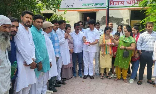 सात राज्यों में 13 सीटों पर उपचुनाव में कांग्रेस को भारी जीत मिलने पर कांग्रेसियों ने बांटी मिठाई सात राज्यों में 13 सीटों पर उपचुनाव में कांग्रेस को भारी जीत मिलने पर कांग्रेसियों ने बांटी मिठाई