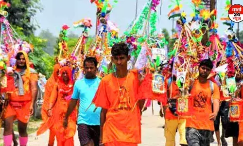 कांवड़ यात्रियों को लहसून प्याज युक्त भोजन परोसने पर हंगामा, ढाबा मालिक के खिलाफ रिपोर्ट दर्ज कांवड़ यात्रियों को लहसून प्याज युक्त भोजन परोसने पर हंगामा, ढाबा मालिक के खिलाफ रिपोर्ट दर्ज