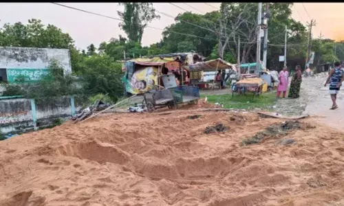 अयोध्या हाईवे पर बड़ा हादसा, सोते हुए लोगों पर चढ़ा दिया ट्रक, एक ही परिवार के 4 लोगों की मौत