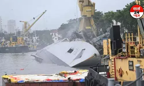 आइएनएस ब्रह्मपुत्र में लगी आग पर काबू पा लिया गया, लापता नाविक की तलाश जारी आइएनएस ब्रह्मपुत्र में लगी आग पर काबू पा लिया गया, लापता नाविक की तलाश जारी