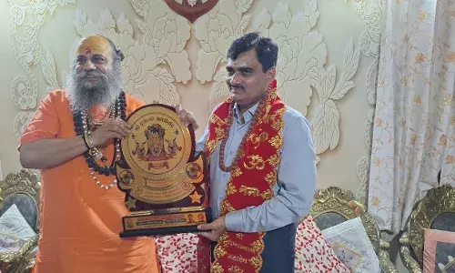 जिला अधिकारी इंद्र विक्रम सिंह ने प्राचीन मंदिर श्री दूधेश्वरनाथ मठ मंदिर का निरीक्षण किया