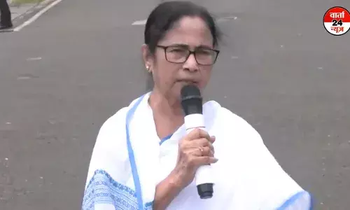केंद्र सरकार पर बरसने को दिल्ली आ रही हैं दीदी! जानें दिल्ली रवाना होने से पहले ममता बनर्जी ने क्या कहा केंद्र सरकार पर बरसने को दिल्ली आ रही हैं दीदी! जानें दिल्ली रवाना होने से पहले ममता बनर्जी ने क्या कहा