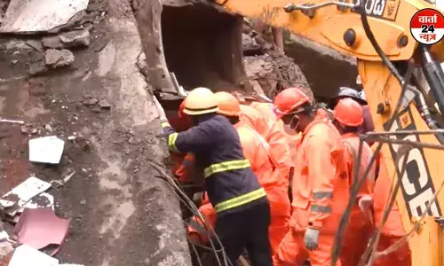 नवी मुंबई में तीन मंजिला इमारत ढही, दो लोग के फंसे होने की संभावना नवी मुंबई में तीन मंजिला इमारत ढही, दो लोग के फंसे होने की संभावना