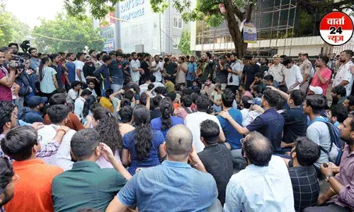 बेसमेंट में पानी भरने से तीन स्टूडेंट की मौत के मामले में कोचिंग सेंटर का मालिक गिरफ्तार बेसमेंट में पानी भरने से तीन स्टूडेंट की मौत के मामले में कोचिंग सेंटर का मालिक गिरफ्तार