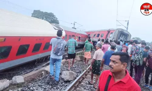 झारखंड ट्रेन दुर्घटना: विपक्ष ने सरकार को घेरा,ममता ने कहा- हर सप्ताह रेल हादसों की दुखद शृंखला चल रही है