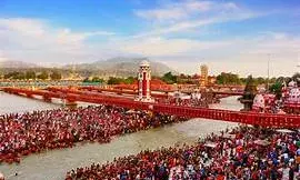 हरिद्वार में हरकी पौड़ी पर स्नान कर रहे कांवड़ियों पर खानपुर के विधायक ने हेलिकॉप्टर से की पुष्प वर्षा हरिद्वार में हरकी पौड़ी पर स्नान कर रहे कांवड़ियों पर खानपुर के विधायक ने हेलिकॉप्टर से की पुष्प वर्षा