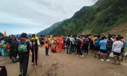 उत्तराखंड में भी फटा बादल, तीन की मौत, उफान पर गंगा, हाई अलर्ट जारी उत्तराखंड में भी फटा बादल, तीन की मौत, उफान पर गंगा, हाई अलर्ट जारी