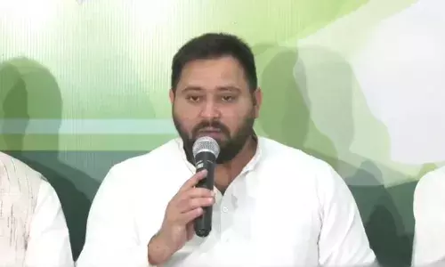 विधानमंडल सत्र में गैरहाजिर रहे तेजस्वी यादव एक हफ्ते बाद लौटे, कहा- आरक्षण को लेकर सड़क से कोर्ट तक जाएगा राजद विधानमंडल सत्र में गैरहाजिर रहे तेजस्वी यादव एक हफ्ते बाद लौटे, कहा- आरक्षण को लेकर सड़क से कोर्ट तक जाएगा राजद