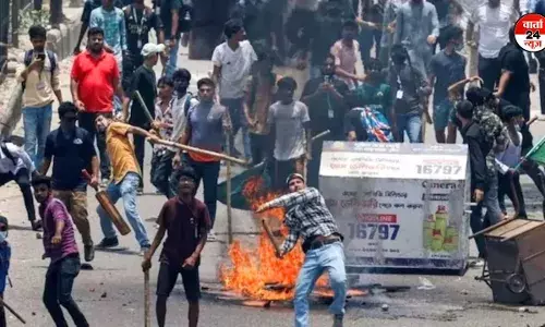 बांग्लादेश के हिंसा में 300 लोगों की मौत, हजारों घायल, अनिश्चितकाल के लिए लगा कर्फ्यू