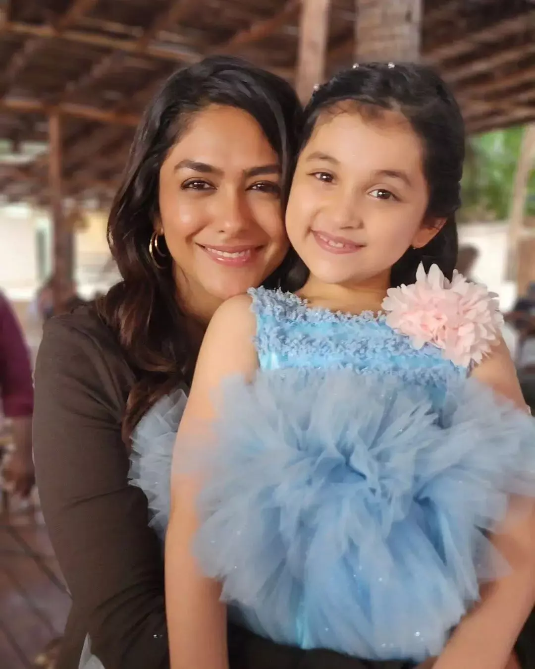 शादी से पहले ही मां बनी मृणाल ठाकुर शादी से पहले ही मां बनी मृणाल ठाकुर