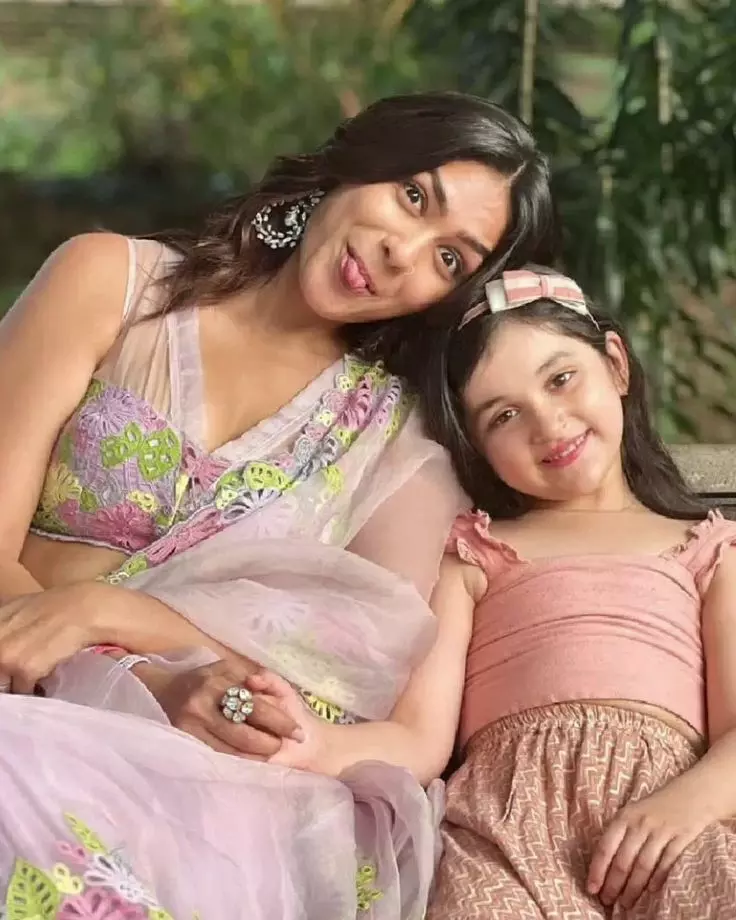 शादी से पहले ही मां बनी मृणाल ठाकुर शादी से पहले ही मां बनी मृणाल ठाकुर