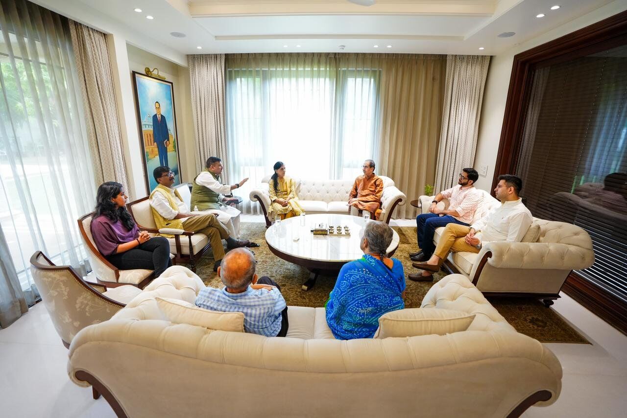 उद्धव ठाकरे ने सीएम अरविंद केजरीवाल की पत्नी सुनीता केजरीवाल से की मुलाकात, इन मुद्दों को लेकर की चर्चा