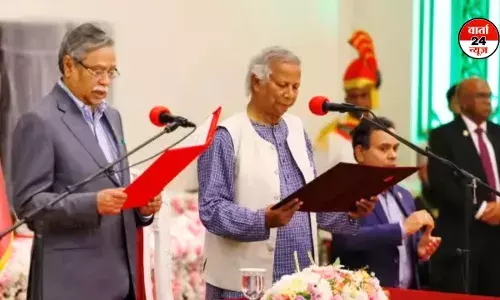 मोहम्मद यूनुस ने अंतरिम सरकार के प्रमुख के रूप में ली शपथ मोहम्मद यूनुस ने अंतरिम सरकार के प्रमुख के रूप में ली शपथ