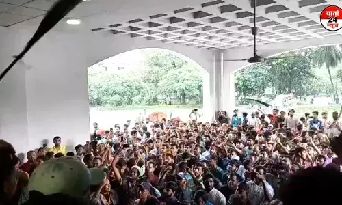 शेख हसीना के इस्तीफे के बाद सुप्रीम कोर्ट के जज और चीफ जस्टिस ओबैदुल हसन से इस्तीफे की मांग शेख हसीना के इस्तीफे के बाद सुप्रीम कोर्ट के जज और चीफ जस्टिस ओबैदुल हसन से इस्तीफे की मांग