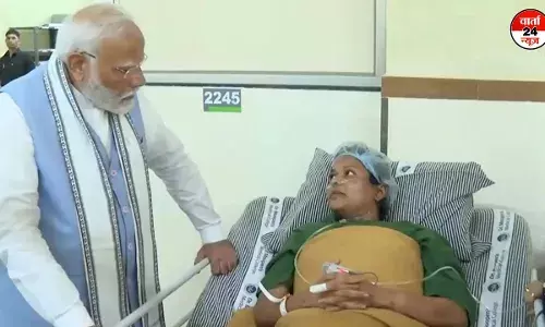 पीएम मोदी ने वायनाड में भूस्खलन प्रभावित पीड़ितों से की मुलाकात, भूस्खलन घटना पर समीक्षा बैठक की पीएम मोदी ने वायनाड में भूस्खलन प्रभावित पीड़ितों से की मुलाकात, भूस्खलन घटना पर समीक्षा बैठक की